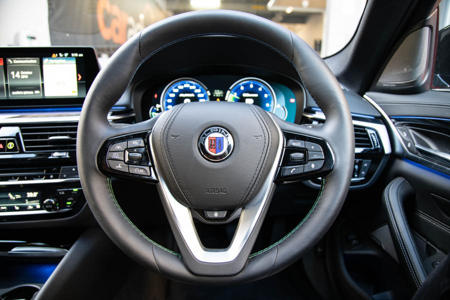 Панель приборов Alpina B5 Bi-Turbo Touring (G31) 2017 года  (AU) (фото 16 из 16)
